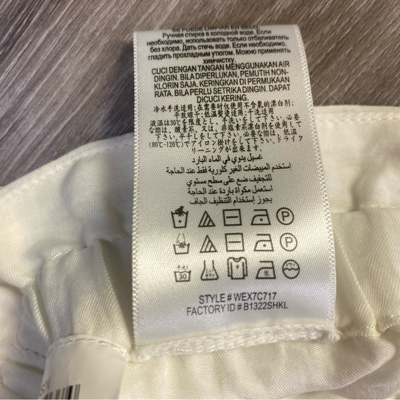 BCBG Women’s White Linen Blend Elastic Waist Shorts - Picture 7 of 9